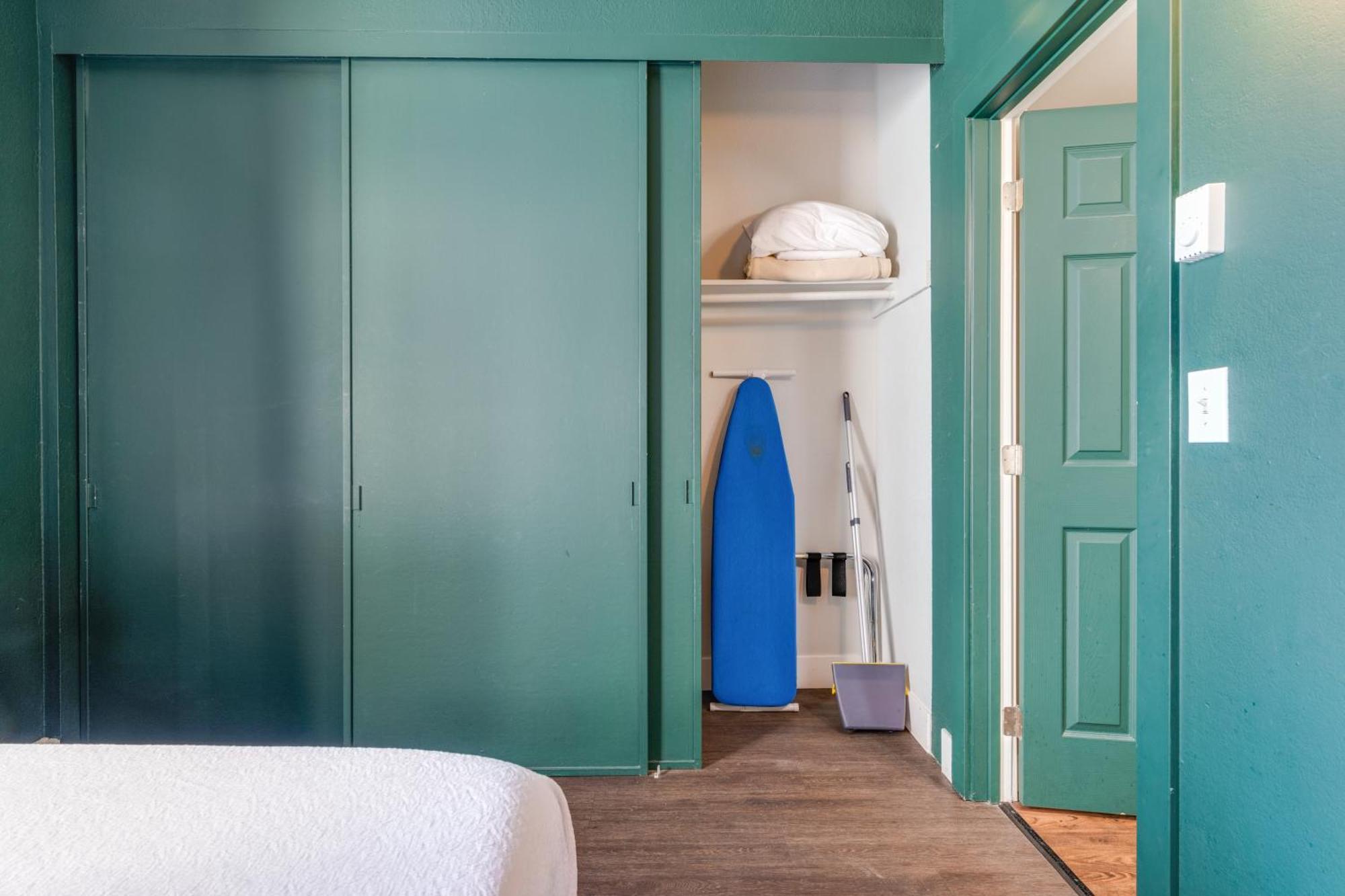 Oxford Apartment By At Mine Hospitality Seattle Bagian luar foto