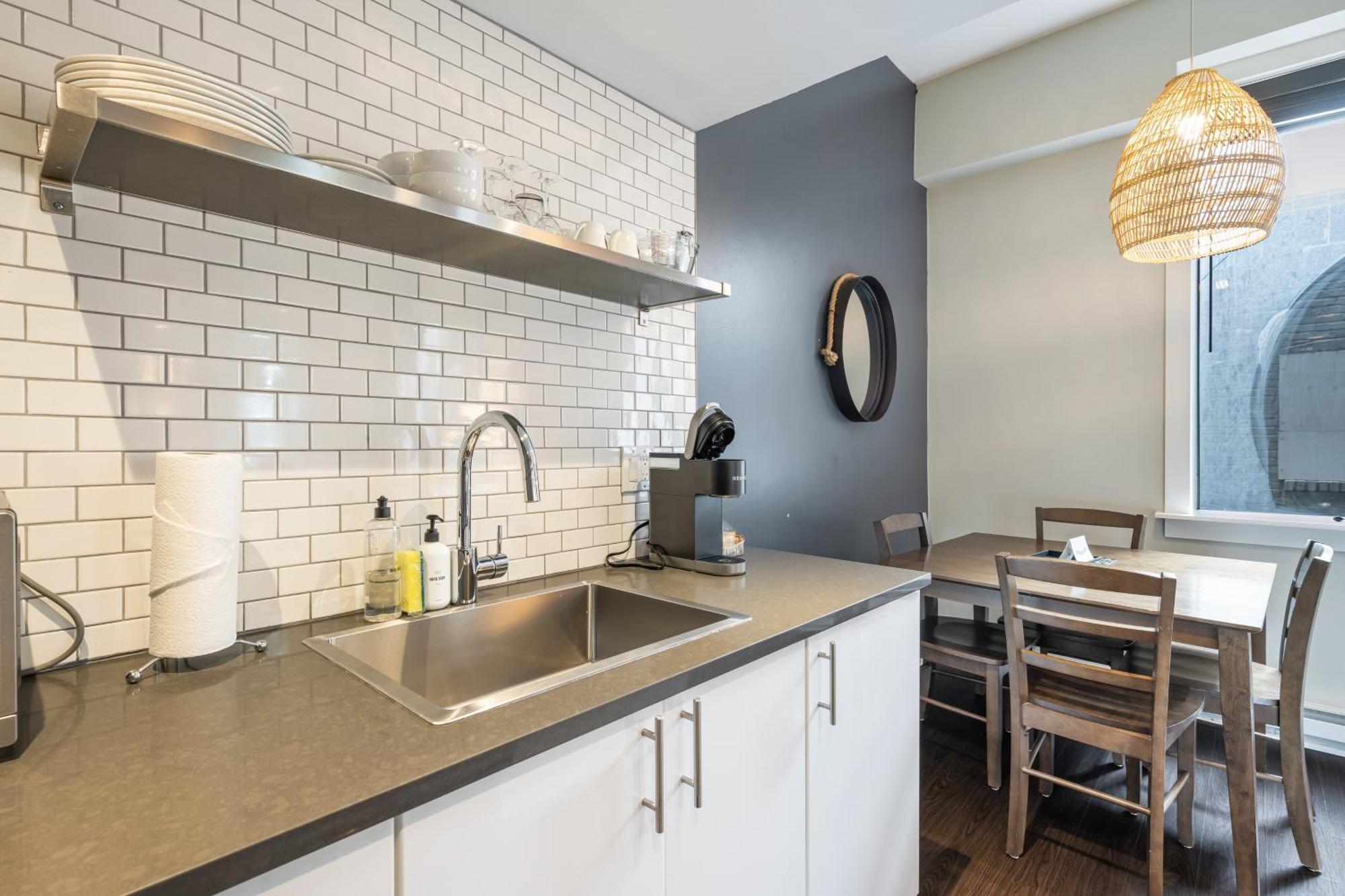 Oxford Apartment By At Mine Hospitality Seattle Bagian luar foto