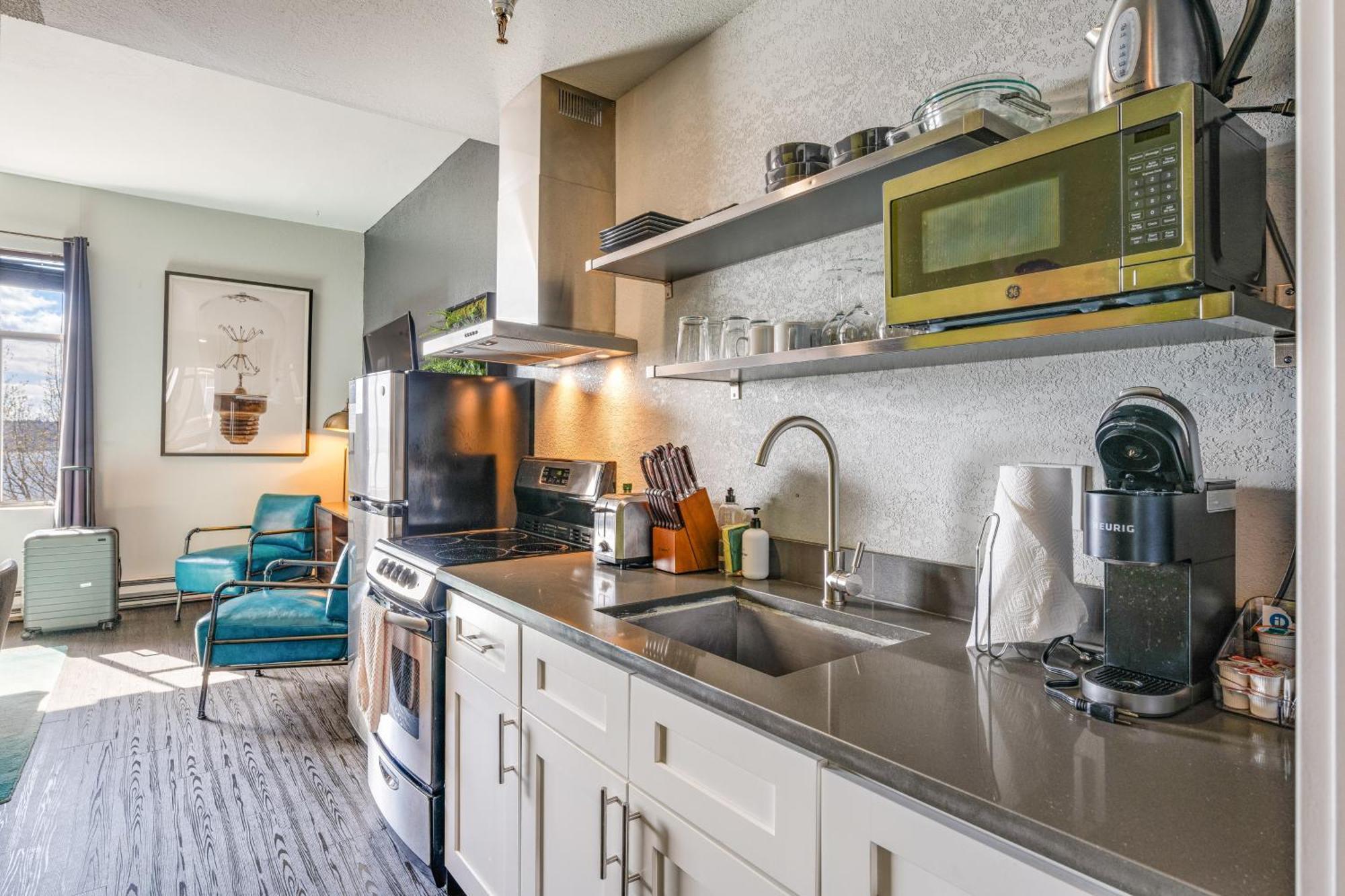 Oxford Apartment By At Mine Hospitality Seattle Bagian luar foto