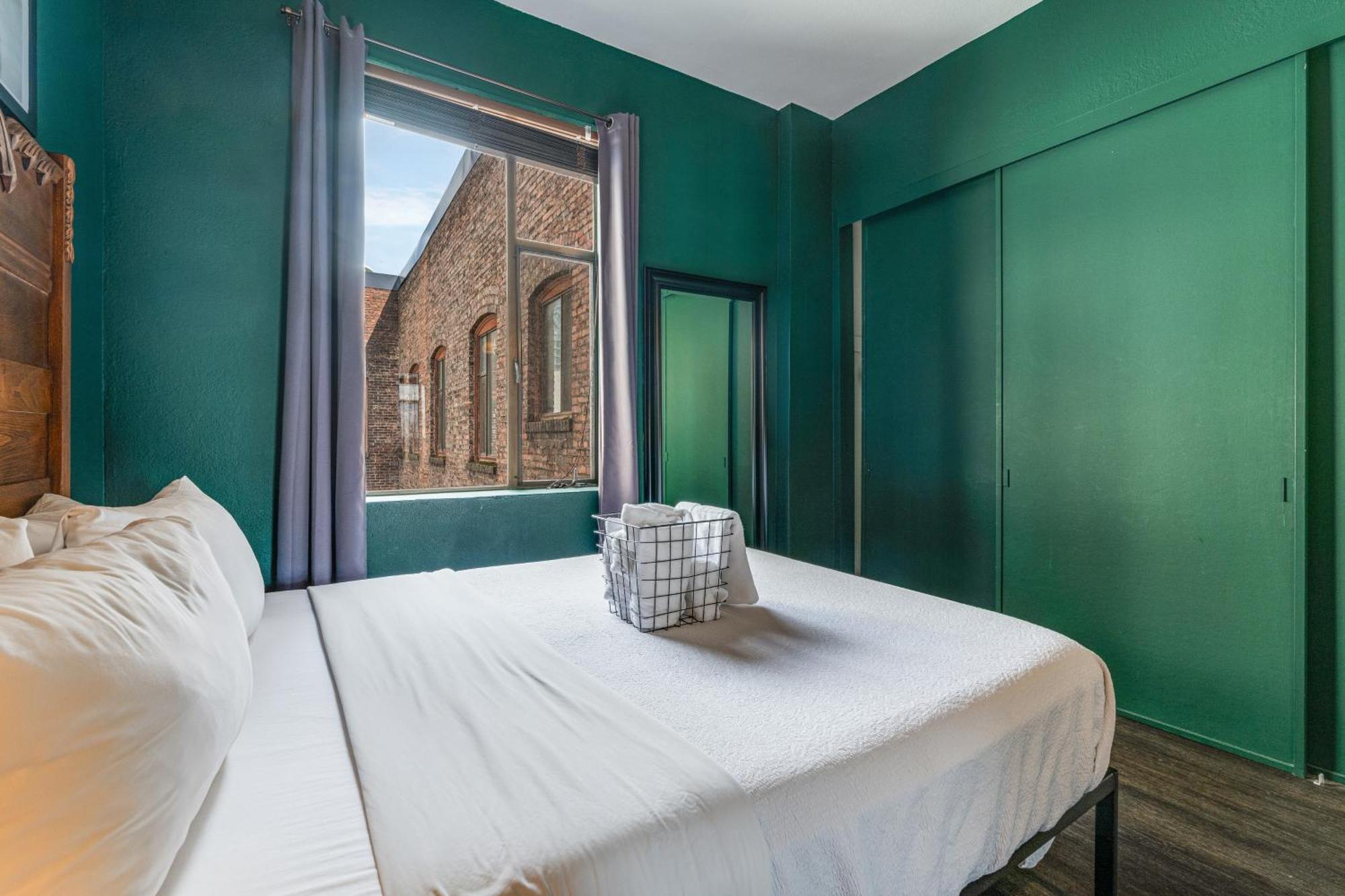 Oxford Apartment By At Mine Hospitality Seattle Bagian luar foto