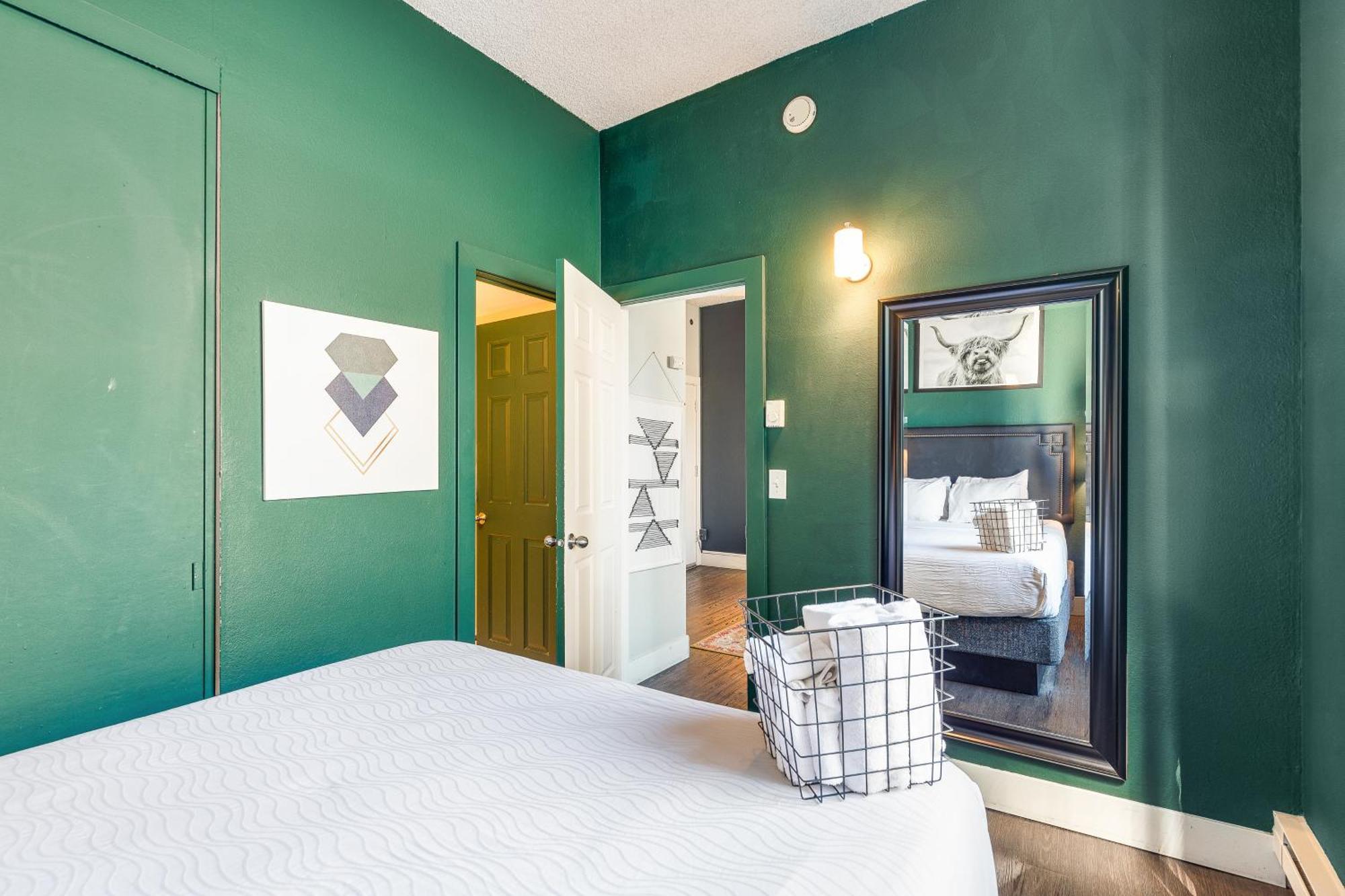 Oxford Apartment By At Mine Hospitality Seattle Bagian luar foto