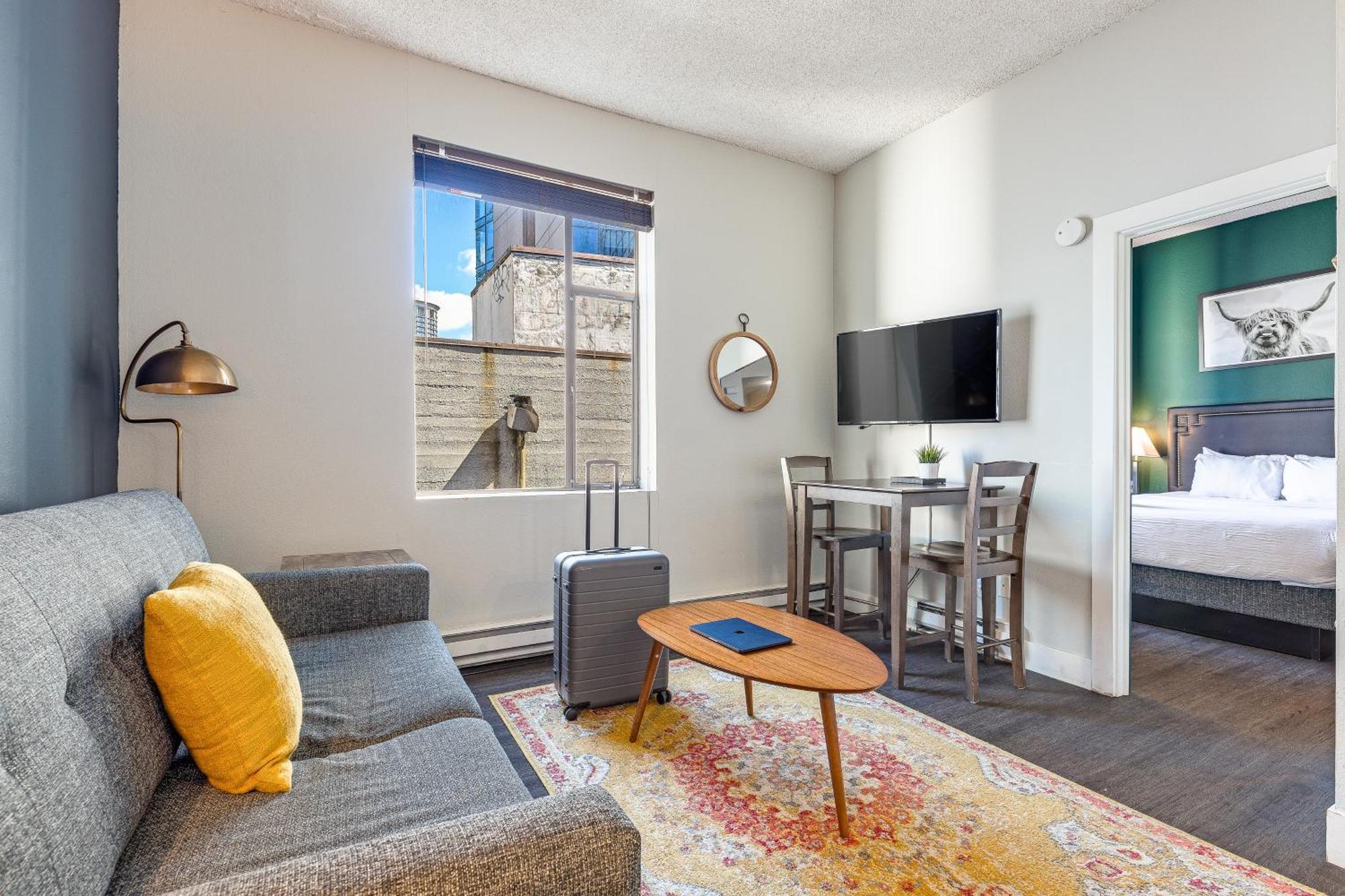 Oxford Apartment By At Mine Hospitality Seattle Bagian luar foto